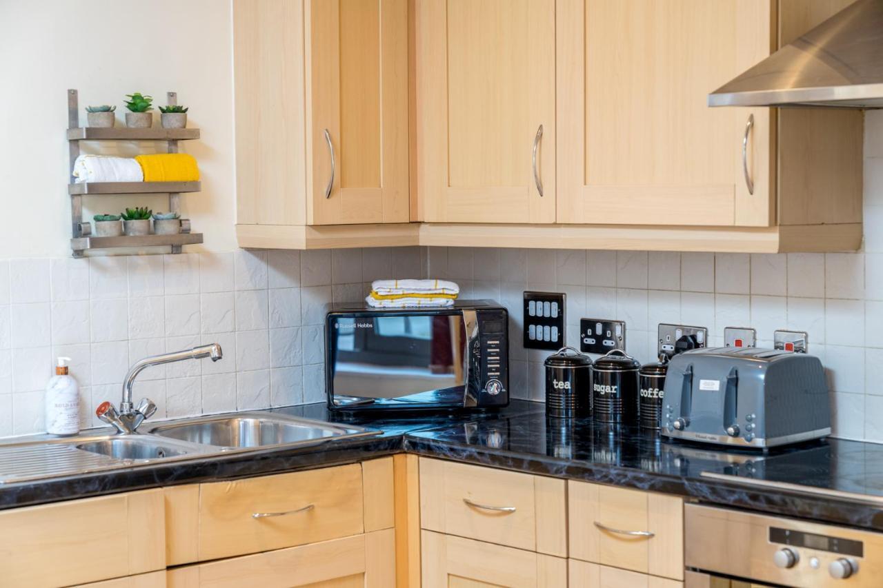 Central Watford Stylish 2 Bedroom Serviced Apartment With Free Parking Εξωτερικό φωτογραφία