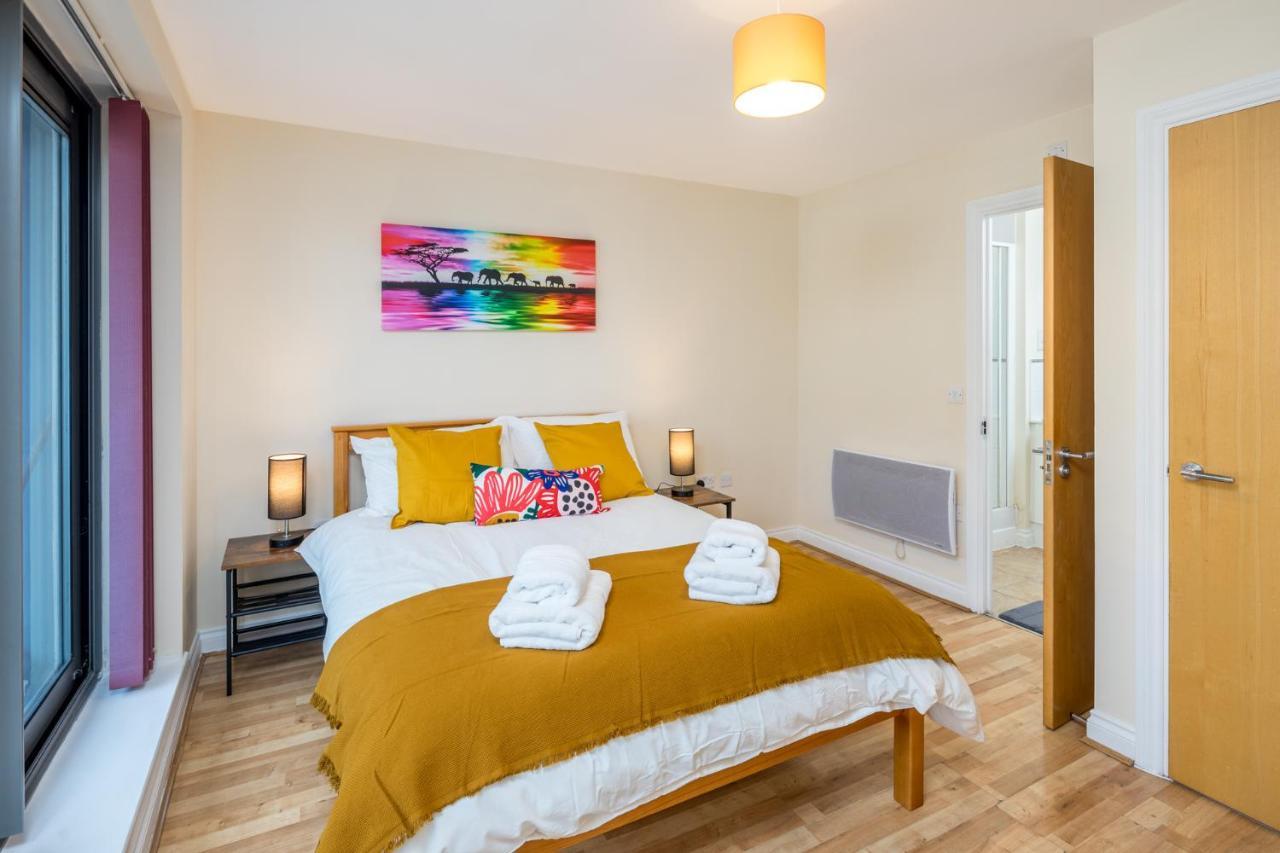 Central Watford Stylish 2 Bedroom Serviced Apartment With Free Parking Εξωτερικό φωτογραφία